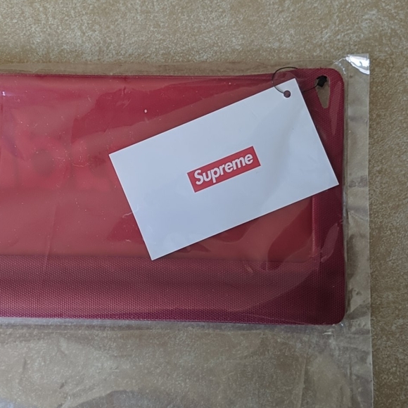 NWT Supreme Seal Line Waterproof Case - Picture 4 of 5